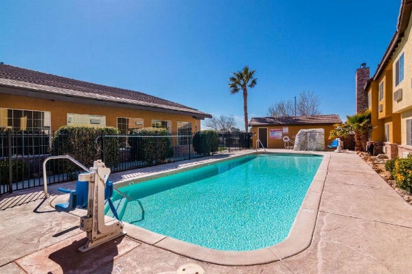 Comfort Inn & Suites image 21