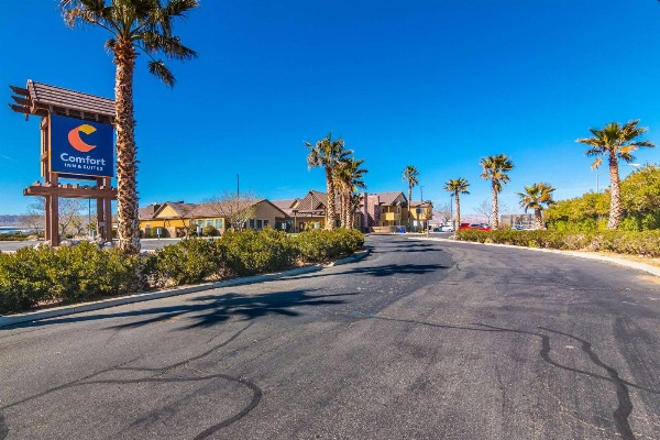 Comfort Inn & Suites Main image