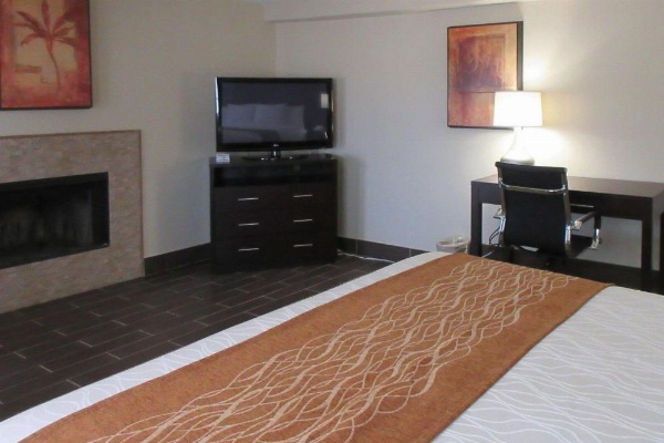 Comfort Inn & Suites image 8